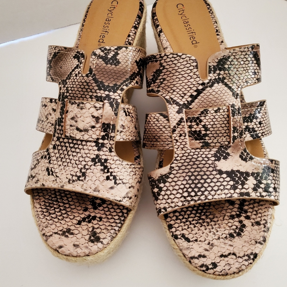 NWOT Wedge Shoes size 10